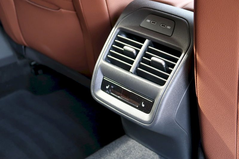 Škoda Superb (2024) Combi L&K 2,0 TDi/110  kW DSG - fotka 15 z 33