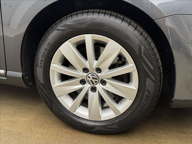 Volkswagen Passat 1,4 TSi NAVI SENZORY TAŽNÉ - fotka 33 z 36