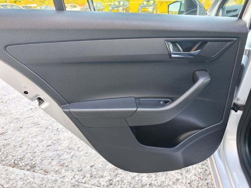 Škoda Fabia (2016) 1.2 TSi 66kw/ Tempomat/1.MAJ - fotka 12 z 29