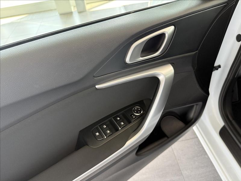 Kia Ceed 1,0   73kW,SPIN,ZÁRUKA,ČR,1.MA - fotka 11 z 28