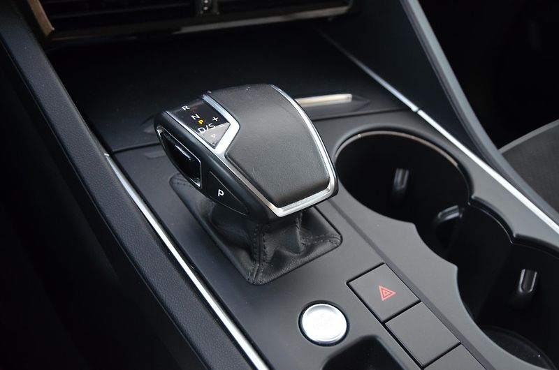 Volkswagen Touareg (2020) 3.0 TDi 200kW 4x4 / ČR / TAŽNÉ - fotka 32 z 44