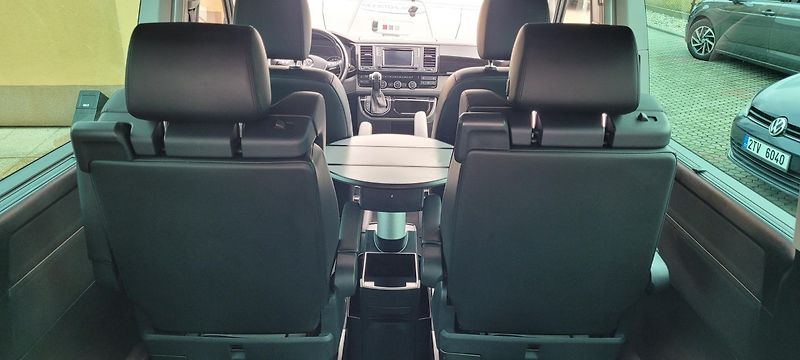 Volkswagen Multivan (2017) T6 2,0TDi 150kW DSG 4×4 7.mist - fotka 41 z 51