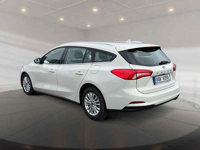 Ford Focus (2021) TITANIUM 1.5EBL 88kW CZ DPH - fotka 4 z 11