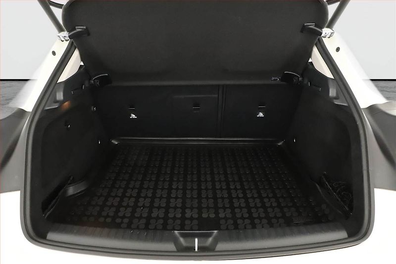 Mercedes-Benz GLA (2017) 180, Automat, Kůže, Navi - fotka 11 z 20