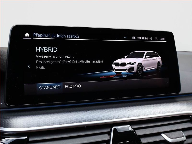 BMW Řada 5 (2022) M Sport 530e - fotka 18 z 28