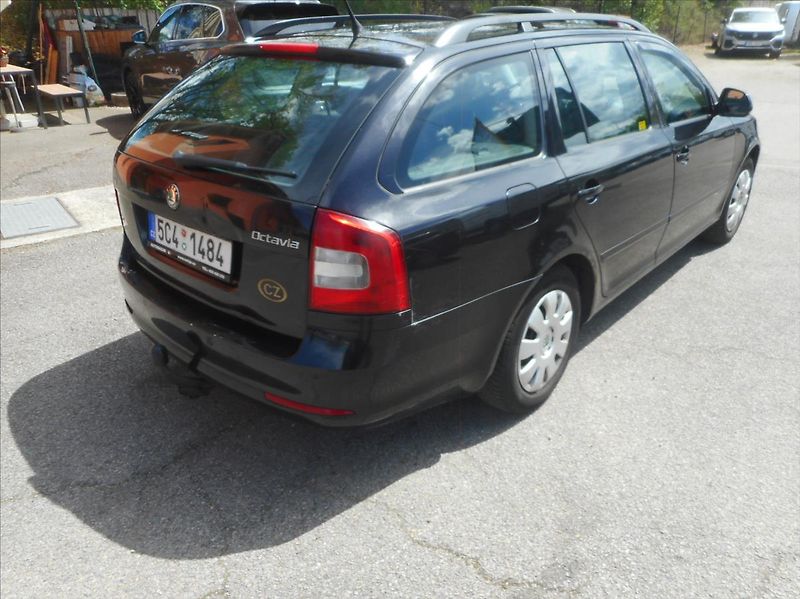 Škoda Octavia 1,6 TDi - fotka 5 z 32