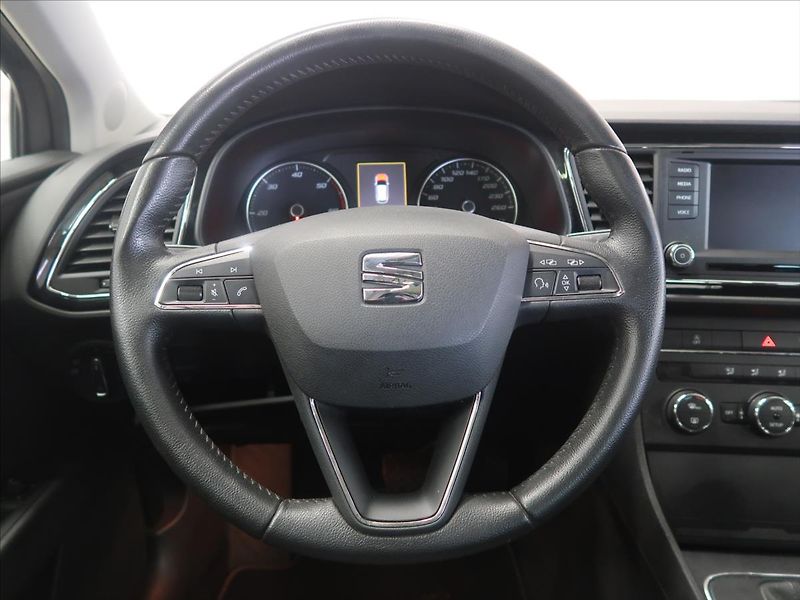 Seat Leon 2,0 TDI 110KW DSG Stylance - fotka 23 z 33