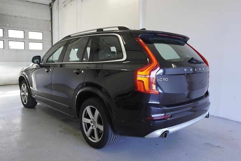 Volvo XC90 D5 MOMENTUM 4WD - fotka 7 z 33