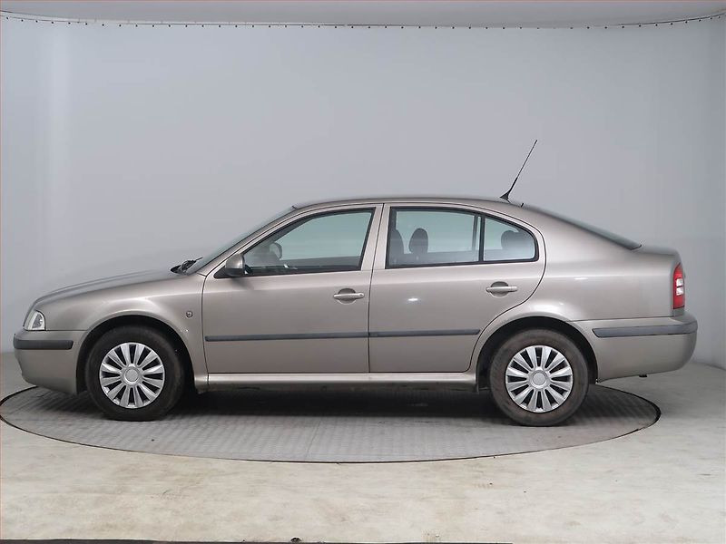 Škoda Octavia (2010) 1.6, po STK, za dobrou cenu - fotka 3 z 12