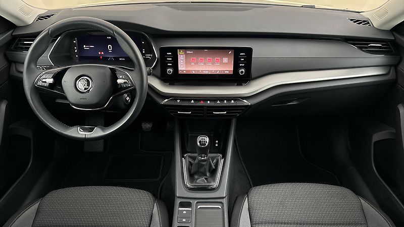 Škoda Octavia 2.0 TDI Ambition Combi - fotka 8 z 23