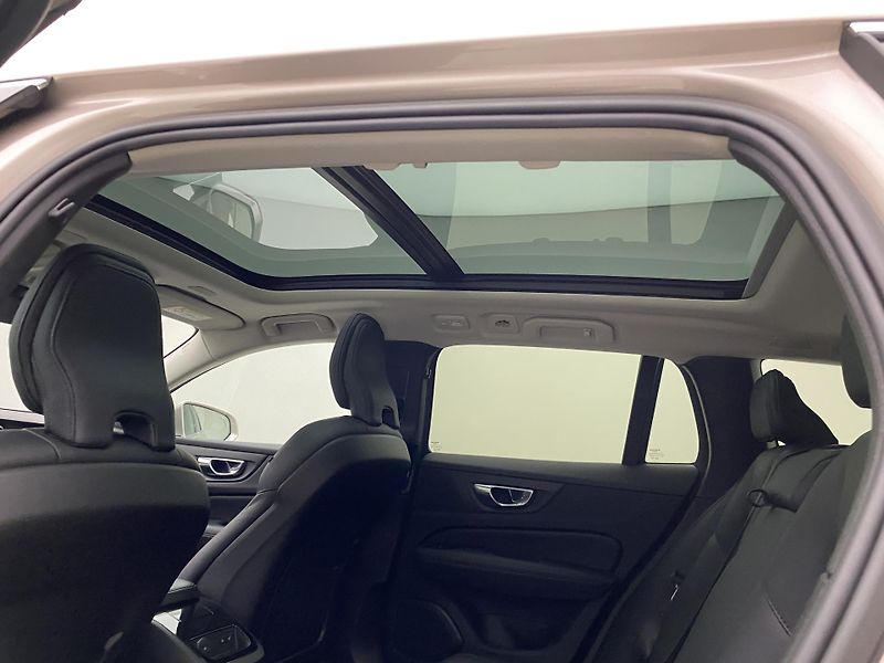 Volvo V60 T6 RECHARGE BRIGHT REZERVACE - fotka 33 z 65