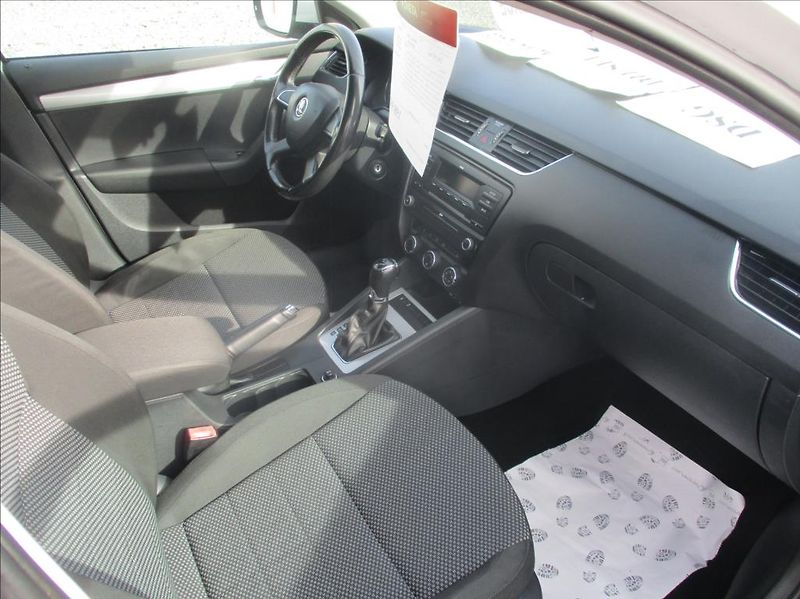 Škoda Octavia 1,6 TDI, DSG,tažné,serv.kniha, - fotka 9 z 44