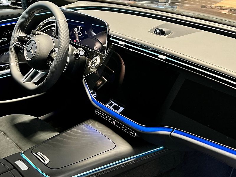 Mercedes-Benz Třídy E (2025) 300 de 4MATIC s EQ Linie AMG - fotka 11 z 12