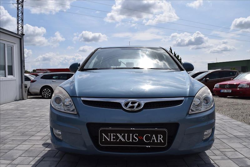 Hyundai i30 1,6 CRDi 66KW COMFORT+ 2XKOLA - fotka 2 z 42