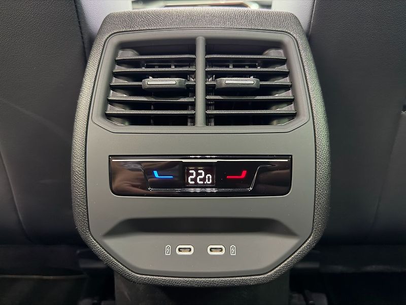 Cupra Leon 2.0 TSI 228KW DSG 4WD, LED, AC - fotka 33 z 37