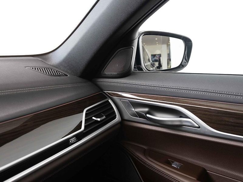 BMW Řada 7 750Li xDrive Sedan - fotka 16 z 22