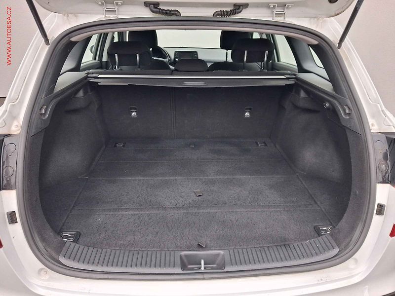 Hyundai i30 (2017) 1.6 CRDi, 1.maj,ČR, AC, tempo - fotka 7 z 18