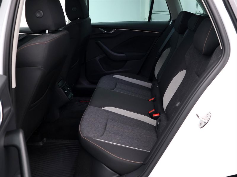 Škoda Kamiq 1.0 TSI 81kW DSG CZ Style - fotka 13 z 38