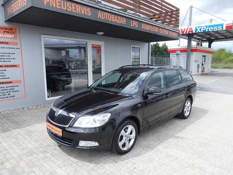 Škoda Octavia 1,2TSI FAMILY, SERVISNÍ KNÍŽKA - fotka 1 z 24