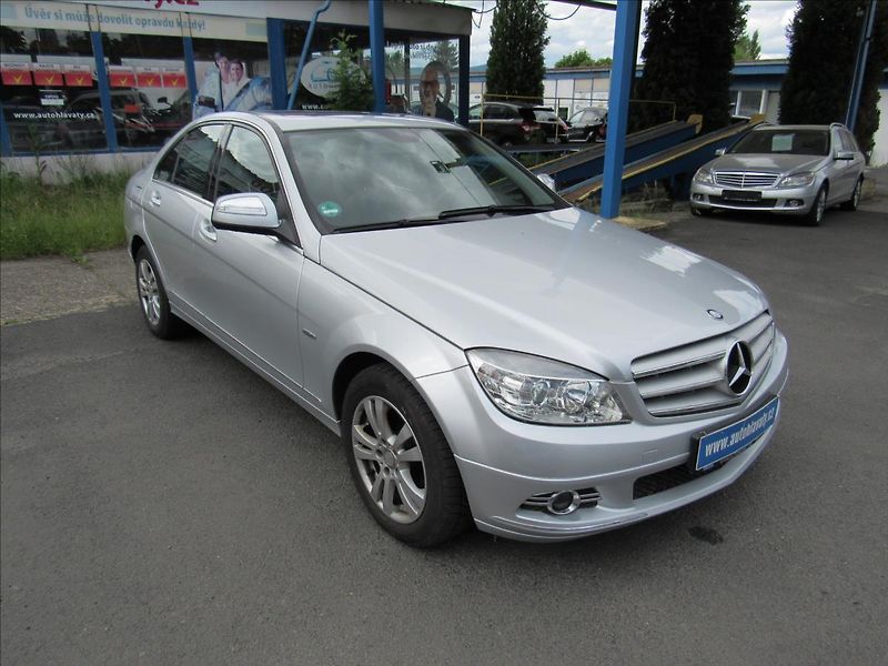 Mercedes-Benz Třídy C 2,5 i C 230 V6 150kW Automat - fotka 3 z 33