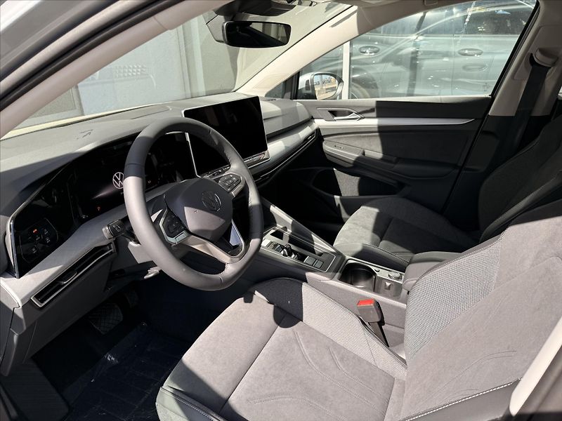 Volkswagen Golf Variant (2026) 1,5 eTSI 7DSG mHEV  People - fotka 11 z 16