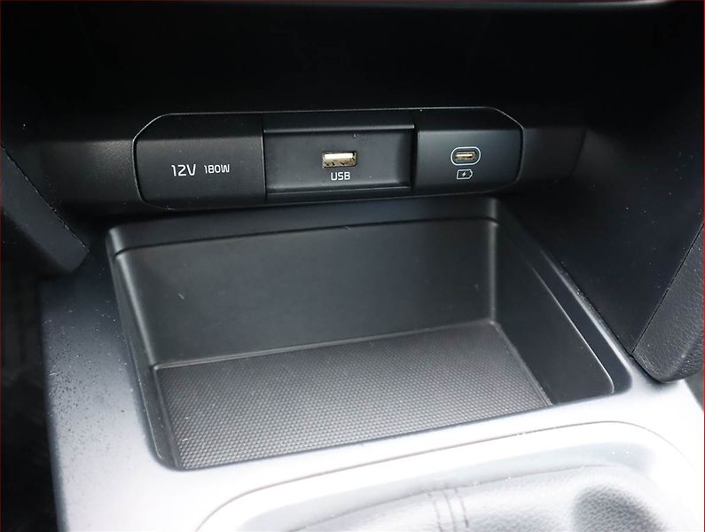 Kia Ceed (2023) 1.5 T-GDI, Serv.kniha - fotka 15 z 18