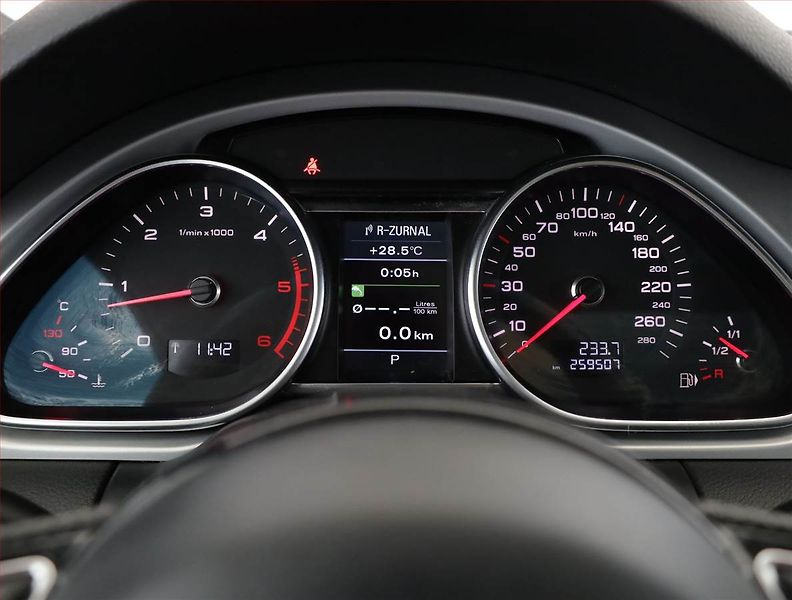 Audi Q7 (2011) S-Line 3.0 TDI, 4X4, Automat - fotka 8 z 17