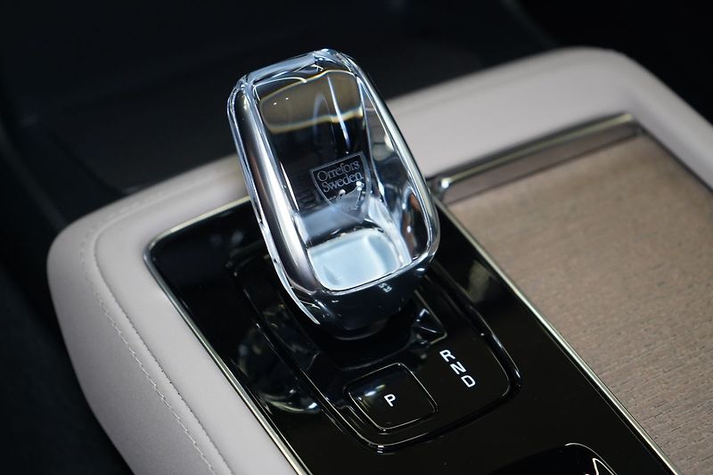 Volvo XC90 T8 PLUS Dark, Vzduch,Ventilace - fotka 36 z 46