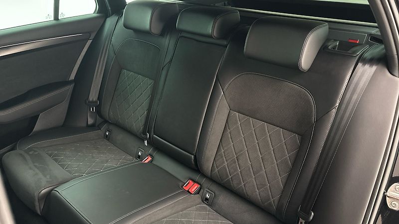 Škoda Superb 2.0 TDI DSG 4x4 Sportline Comb - fotka 16 z 28