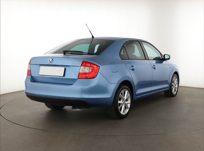 Škoda Rapid (2013) 1.2 TSI, Park. senzory - fotka 5 z 13