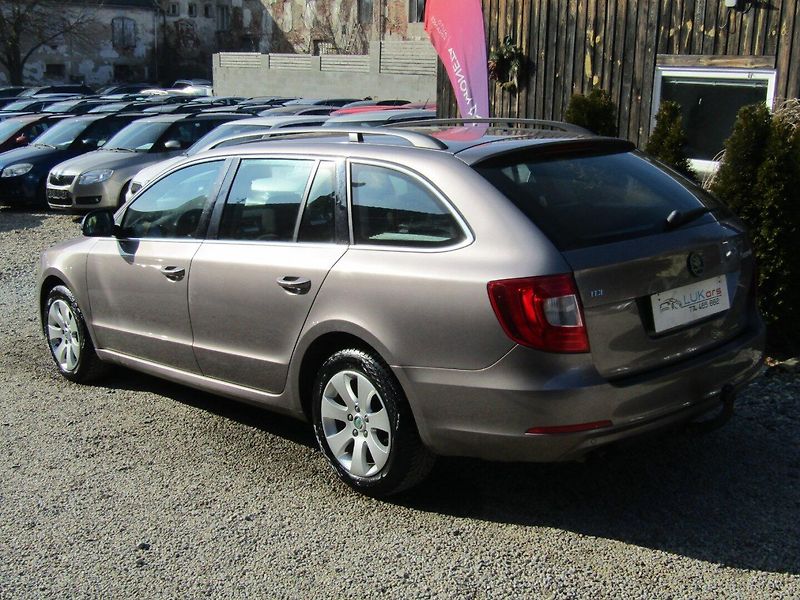 Škoda Superb (2011) 1.6 TDI 77kW ZIMNÍ PNEU - fotka 5 z 32