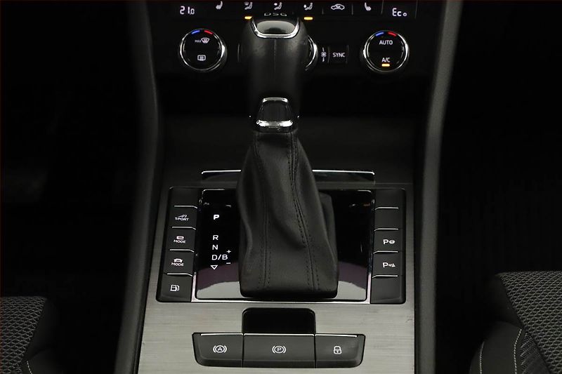 Škoda Superb (2022) Style iV 1.4 TSI PHEV - fotka 11 z 19