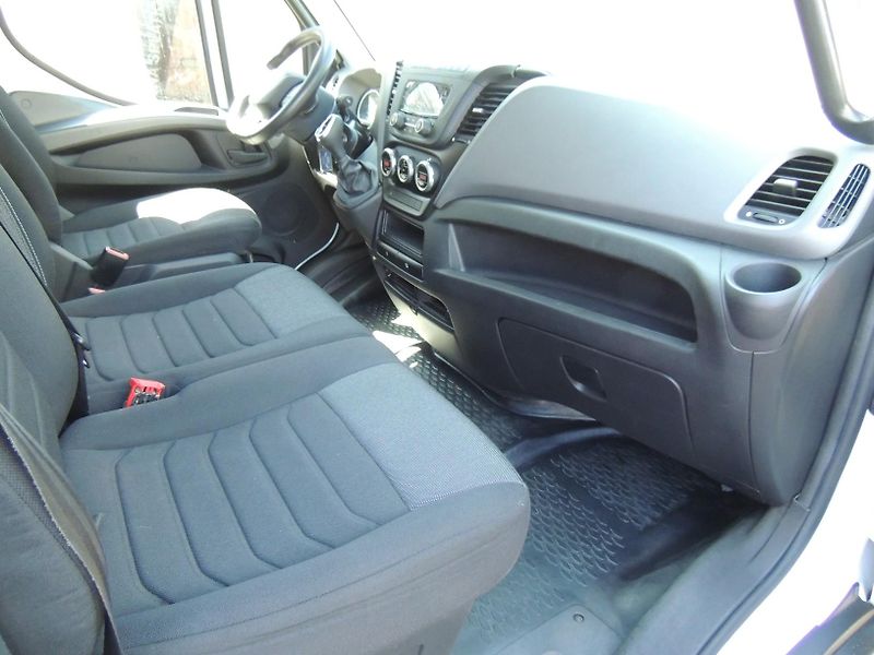 Iveco Daily (2022) 3.0D,129kw,automat,ČR,1.maj. - fotka 32 z 46