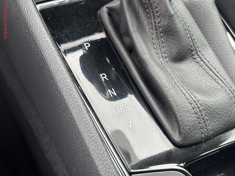 Škoda Karoq (2018) 2.0 TDi 4x4, Style, DSG, LED - fotka 14 z 17