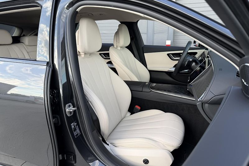 Mercedes-Benz Třídy E (2025) E 300de 4Matic Allterrain - fotka 28 z 89