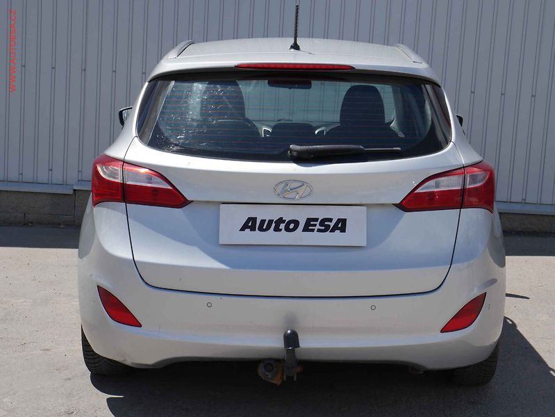 Hyundai i30 (2016) 1.6 CRDi, ČR, AC, temp, tažné - fotka 5 z 18