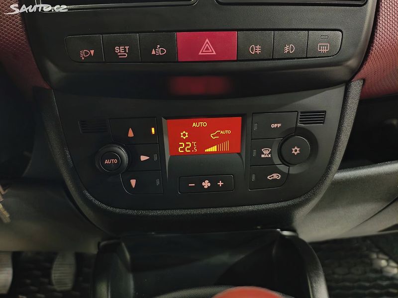 Fiat Dobló 2.0MJT 99kW KLIMA VÝHŘEVY, PDC - fotka 15 z 20