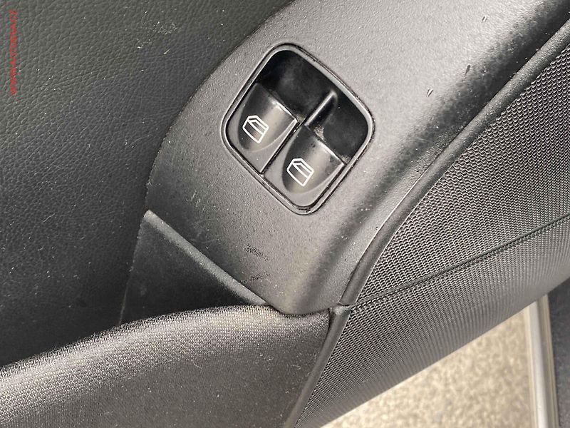 Mercedes-Benz Třídy C (2006) 2.2CDi, ČR, AC, TZ - fotka 15 z 17