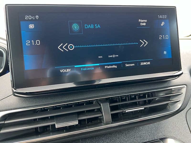 Peugeot 5008 (2021) 1.2PT 96kW! Allure! Tažné! LED - fotka 31 z 43