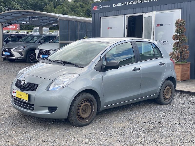 Toyota Yaris 1.0i, ČR, manual, STK - fotka 4 z 11