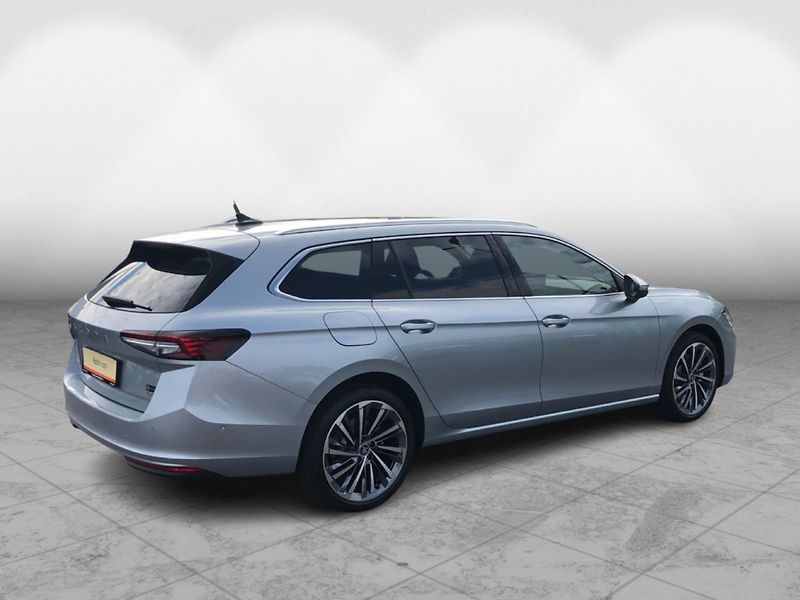 Škoda Superb Combi - fotka 2 z 30