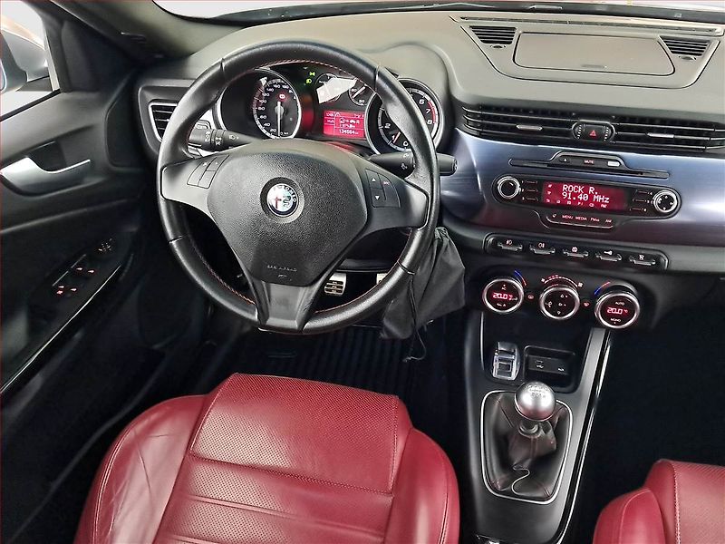Alfa Romeo Giulietta (2010) 1.4 T MultiAir, Serv.kniha - fotka 7 z 19