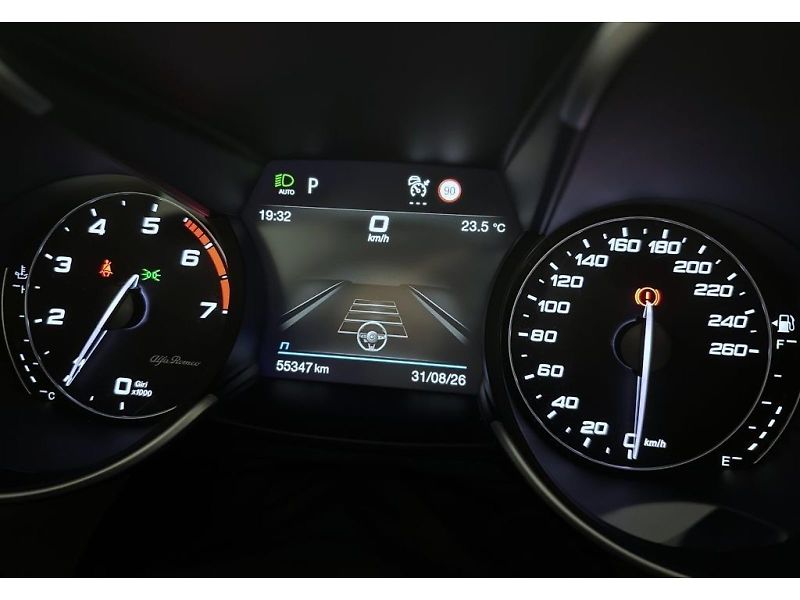 Alfa Romeo Giulia (2022) 2.0T 280k AT8 ZF Q4 4x4 Veloce - fotka 16 z 22