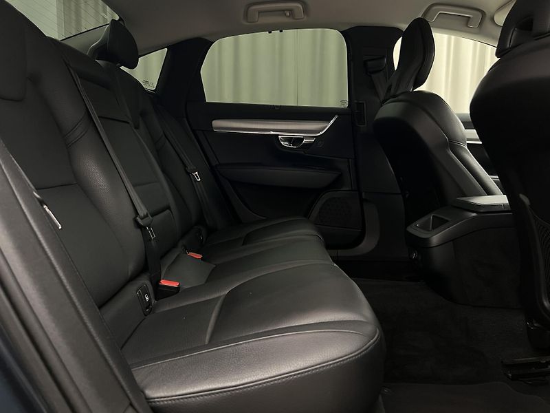 Volvo S90 D4 MOMENTUM 1. maj. - fotka 18 z 43