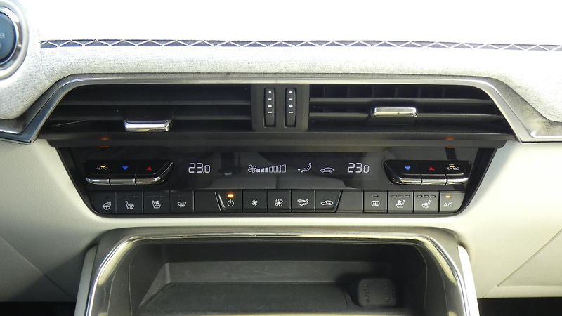 Mazda CX-60 2.5 e-Skyactiv PHEV Takumi - fotka 16 z 28