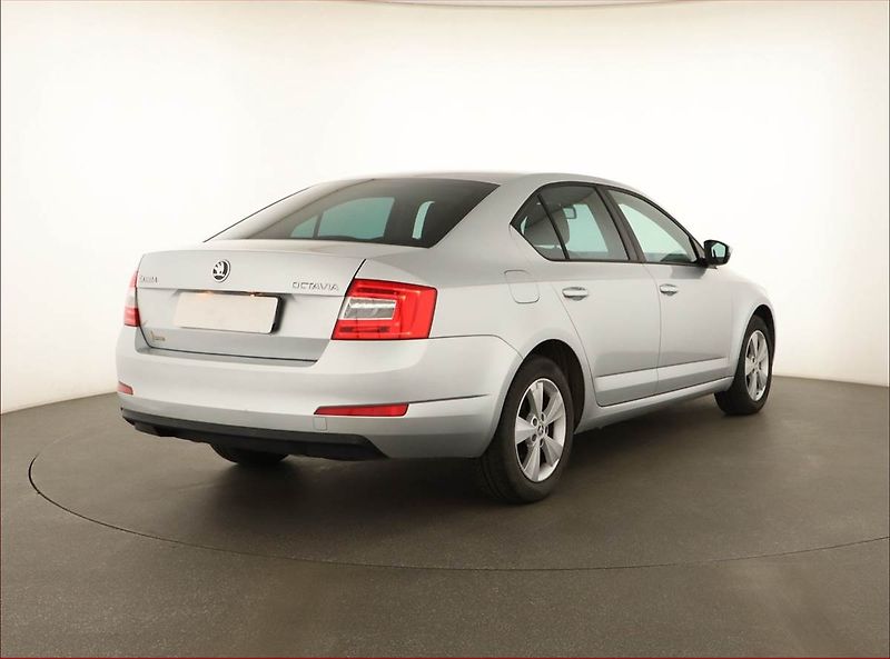 Škoda Octavia (2013) 2.0 TDI, Xenony, Tempomat - fotka 5 z 13