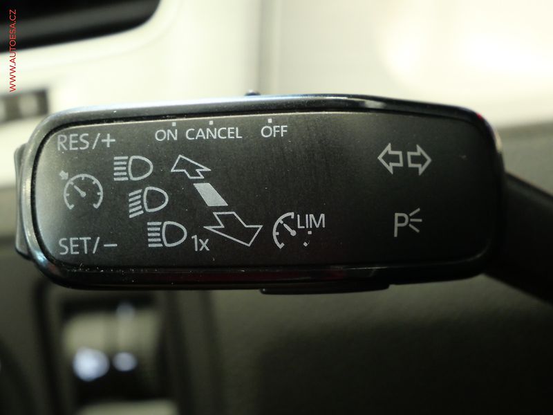 Volkswagen Passat (2012) 2.0 TDI, ČR, servis.kniha - fotka 15 z 20