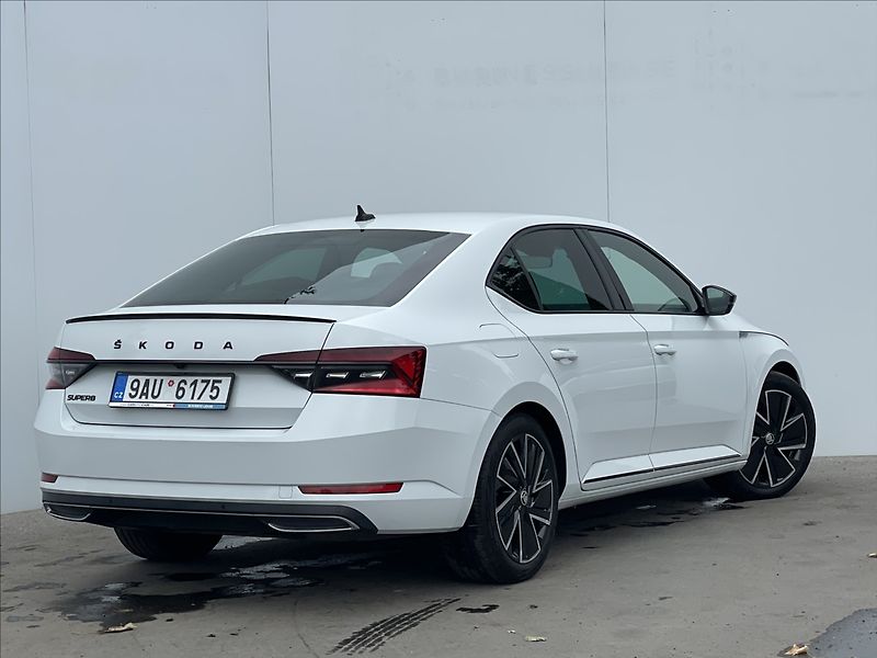 Škoda Superb 2,0 TDI DSG SportLine TAŽNÉ - fotka 3 z 23