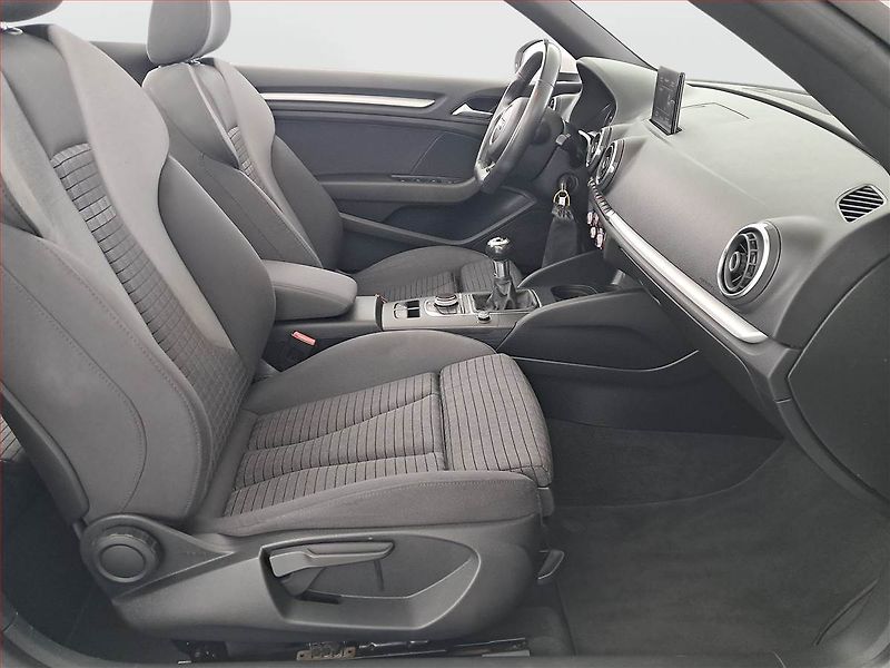 Audi A3 (2015) Sport 2.0 TDI, Serv.kniha - fotka 9 z 18