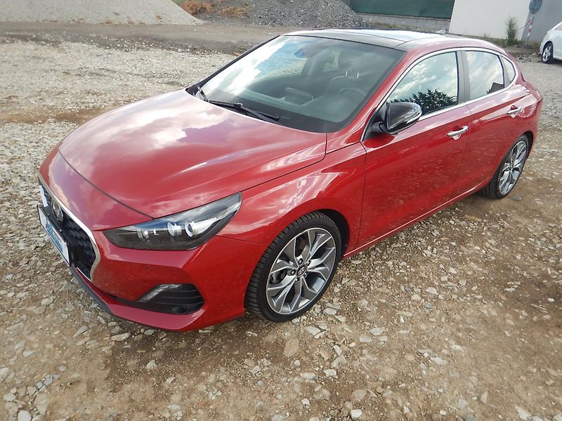 Hyundai i30 FASTBACK, 1.4 GDi TURBO, AUT - fotka 2 z 35